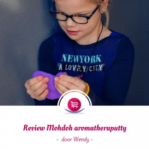 Mohdoh Aromatheraputty ist ein sehr feiner Knetton aus Papierbrei, der mit natürlichem Aroma gemischt ist. Ideal, um Beschwerden wie Sorgen und Stress zu reduzieren