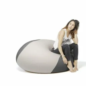 Der Terapy Ollie Sitzsack ist in vielen Farben erhältlich. Der Ollie-Sitzsack von Terapy ist ergonomisch und sehr bequem. Der Ollie-Sitzsack erlaubt es, hineinzusinken und bietet genug Unterstützung.