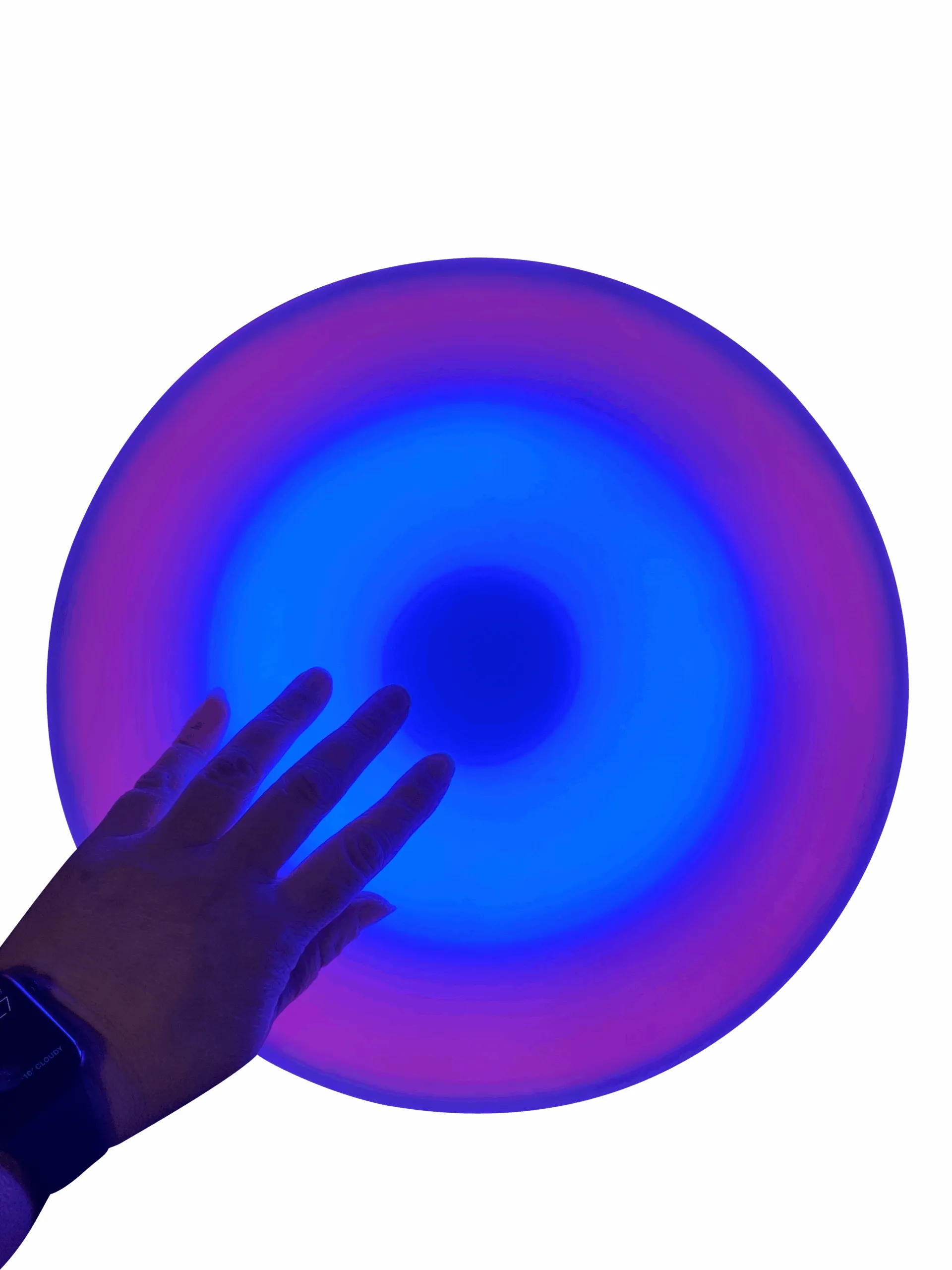 Die interaktive Bodenfliese ist ein einzigartiges Sinneserlebnis. Durch Berühren ändert sich die Farbe. Verwenden Sie es in einem Schlummerraum, um die Bewegung zu stimulieren.