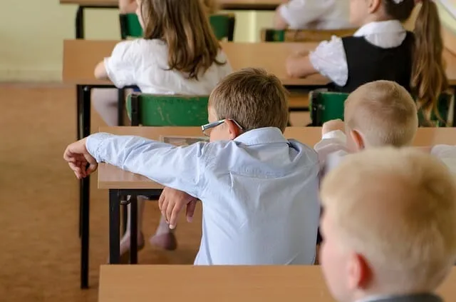 Propriozeptive Aktivitäten im Klassenzimmer, die den Schülern helfen, sich selbst zu regulieren. Intensive Arbeitsaktivitäten sorgen dafür, dass der Schüler aufmerksamer ist und besser lernen kann