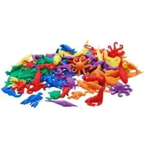 Dieses Wassertier-Set ist ideales Entwicklungsmaterial. Verwenden Sie die Wassertiere mit unserer Pinzette, um die Feinmotorik durch Sortieren zu üben.