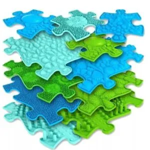 Das sensorische Puzzlematten-Ozean-Set stellt eine schöne Basissammlung von Muffiks Spielmatten dar. Ein toller Barfußpfad!