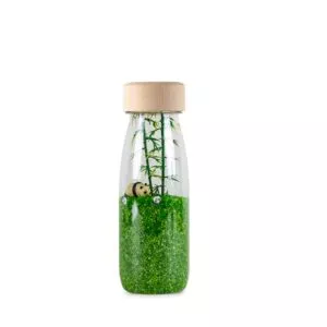 Petit Boum Sound Bottle Panda gibt einen schönen Einblick in das Leben des Pandas, schüttelt und genießt den Klang und die Entdeckung.