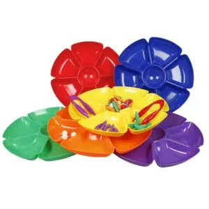 Set aus 6 großen Sortierschalen in Blütenform. Diese großen Maßstäbe sind ideal für alle Zähl-, Sortier- und Klassifizierungsarbeiten.