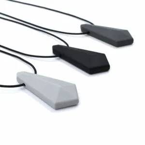 Ark Chewel Kauschmuck ist eine hippe Kaukette von Ark Therapeutic speziell für Jugendliche und Erwachsene. Dieser ähnelt einem echten Juwel und ist diskret.