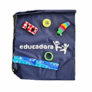 Fidget-Spielzeuge in einer Tasche, die du unterwegs zum Ausruhen, in Langeweile oder aufregenden Momenten mitnehmen kannst