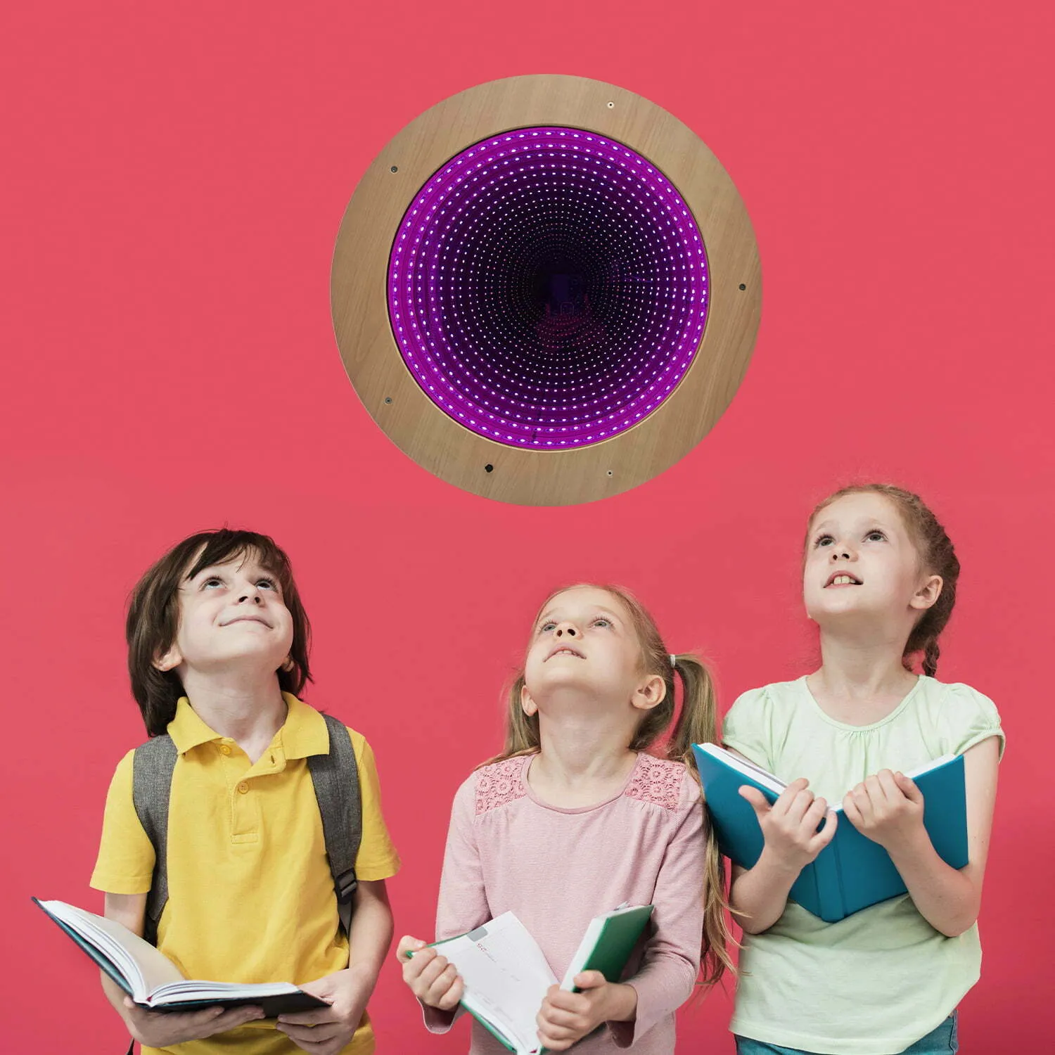 Playlearn Spiegeltunnellampe ist magisch und unendlich. Stimulieren Sie die Sinne von Kindern.