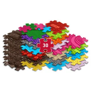 Die sensorischen Puzzlematten, auch orthopädischer Boden genannt, fordern Kinder heraus, sich mit verschiedenen Texturen vertraut zu machen.