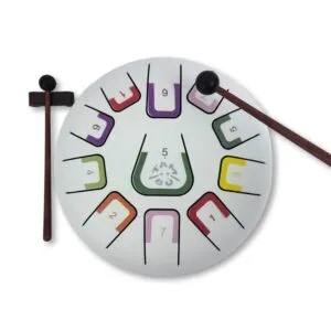 Tambu ist eine Steeldrum, ideal für Kinder, um Musik zu spielen.