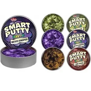 Smart Putty ist ein sicherer, ungiftiger Kitt in einer praktischen Aufbewahrungsdose. Formen, federn, dehnen und entdecken Sie den marmorierten Farbeffekt.