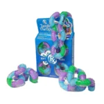 Die Tangle-Therapie enthält eine strukturierte Silikonhülle und ist eine endlose Bewegung. Man hält das Tangle in ein oder zwei Händen und dreht, formt und biegt. Es gibt kein richtig und kein falsch. Kein Beispiel und kein Ziel.     