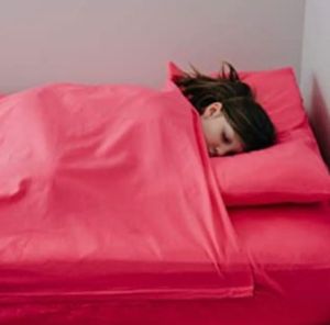 Die Bettwäsche für Kinder mit Reißverschluss ist die ideale Bettwäsche für unruhige Schläfer. Bettwäsche mit Reißverschluss, die während des Schlafens fest auf dem Bett bleibt.