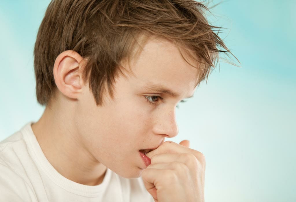 Manche Kinder beißen oder kauen an Kleidung, Nägeln oder Spielzeug, sie sind überempfindlich gegenüber sensorischen Reizen. Auch Stimulussucher genannt. Diese Kinder helfen dabei, Reize durch Kauen zu regulieren, sich zu aktivieren oder zu konzentrieren. Ein Kauschmuckstück ist dann eine gute Alternative.