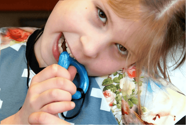 Was ist Stimming? Menschen mit Autismus verabreichen sensorische Reize, um Überstimulation zu verhindern oder zu verringern