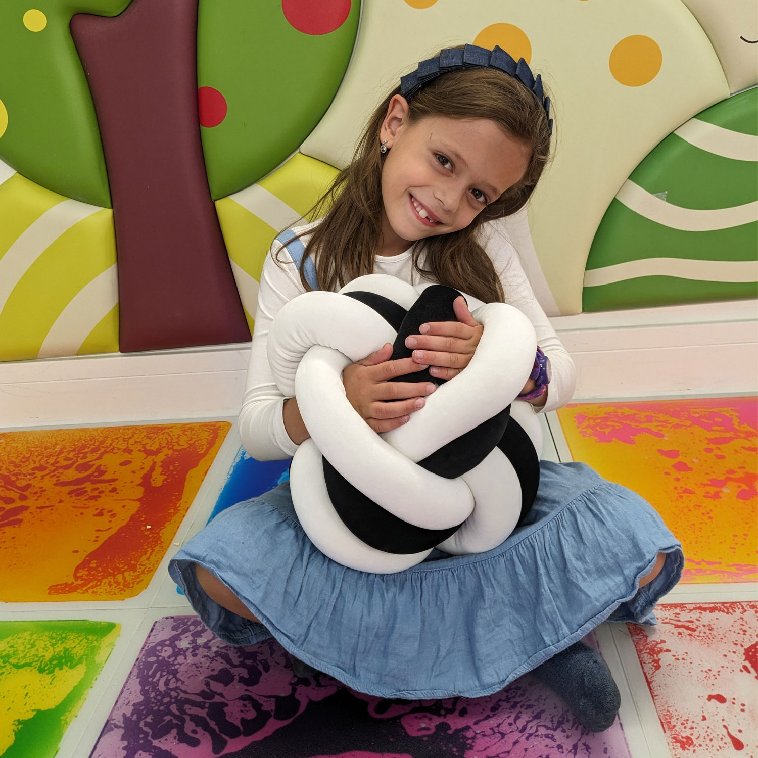 Entspann dich und kuschelt fest mit dem Kuschelball.