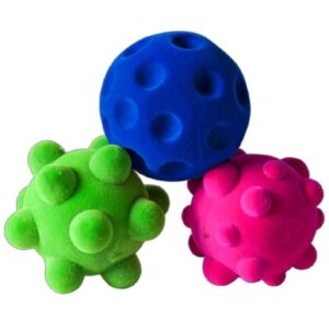 De fluweelzachte Rubbabu ballen zijn geschikte sensorische ballen om mee te friemelen voor jong en oud en ook voor mensen met een visuele beperking.
