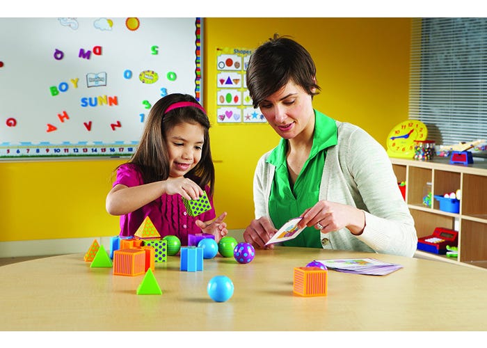 Mental Blox aus Lernressourcen ist ein herausforderndes Spiel für begabte Kinder, um kritisches Denken und Problemlösung anzuregen.