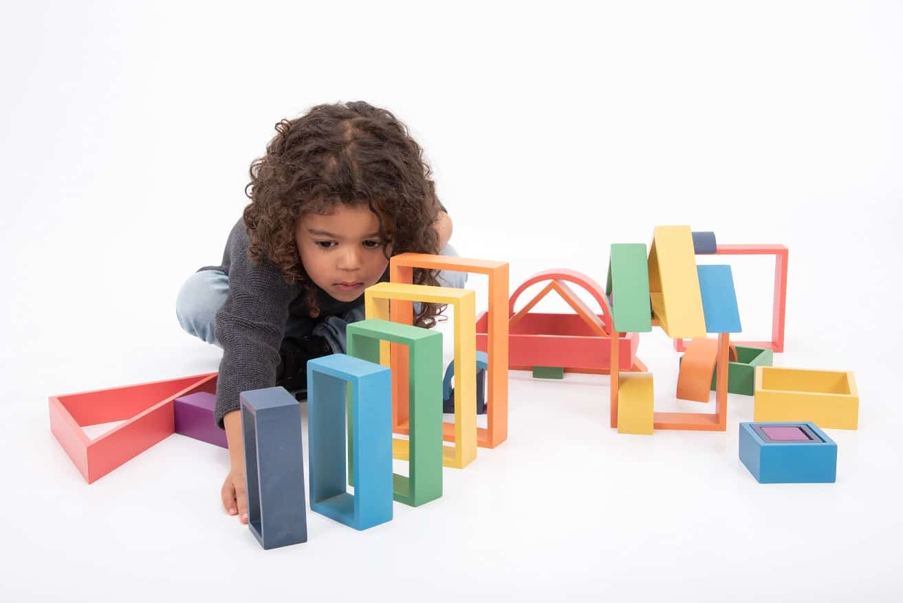 Laat de creativiteit stralen met de Houten Regenboog Architect Set van TickiT!