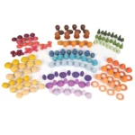 Das Ticket Wooden Treasures Starter-Set ist Lehrmaterial zum Lernen, Sortieren und Zählen der Farben. Aber wusstest du, dass das Set auch sehr schön für das Spiel mit losen Teilen ist?