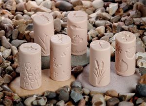 Gelbe Tür Vijverleven-Rollenstempel – Holzstempel mit Teich- und Tiermotiven für Ton- und Sandspiel