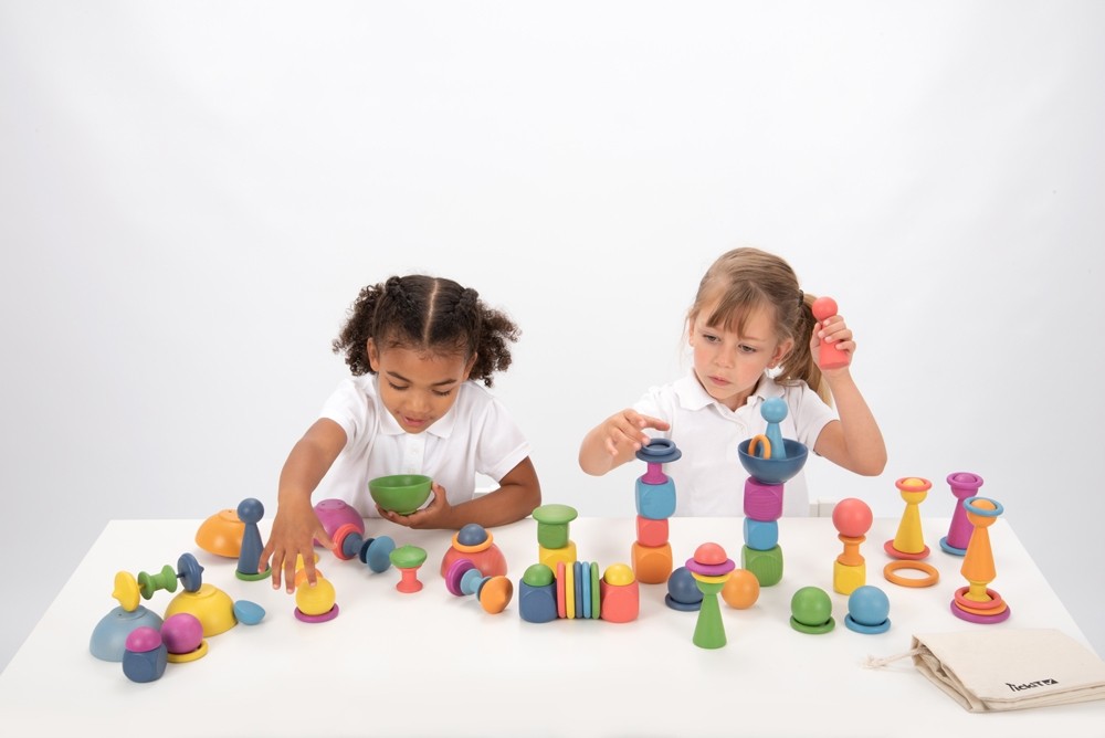 Mit dem Rainbow Set von Tickit hast du genug Teile für offenes Spiel