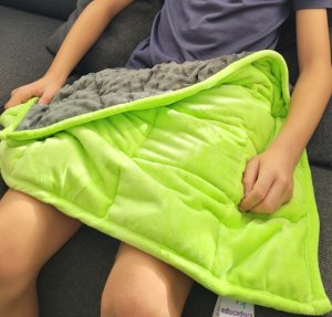 Wiegekissen von educadora. Dieser ist recht groß und das Gewicht ist gut verteilt. Bietet Ruhe im Klassenzimmer und zu Hause.