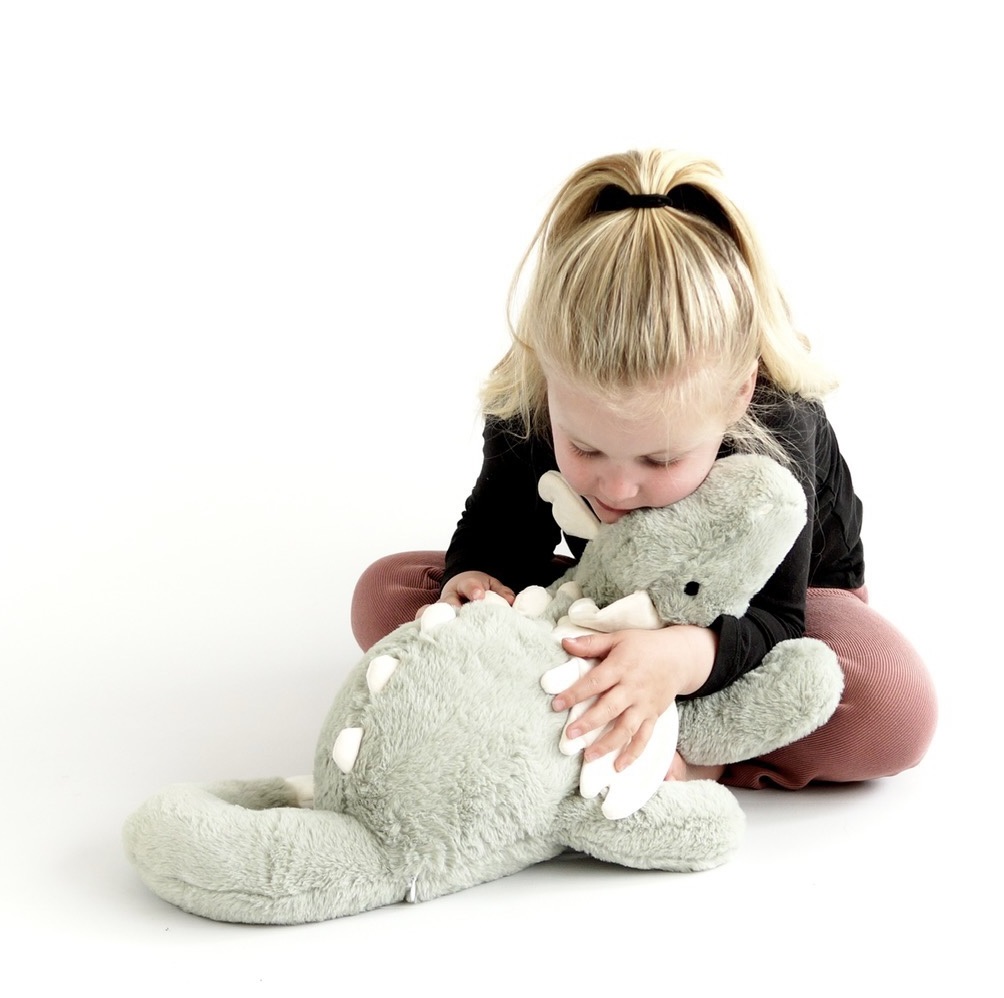 Der gewichtete Drache aus Educadora hilft sensiblen Kindern, sich zu entspannen und besser zu schlafen