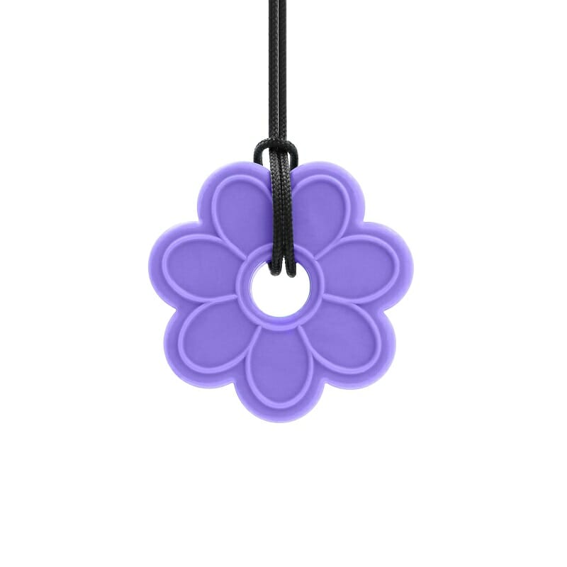 Bite Necklace Flower von der Marke Ark Therapeutic kommt in niedlichen Mädchenfarben wie dieser Lavendelfarbe. Ideal für junge Mädchen, die auf Kleidung oder Spielzeug kauen