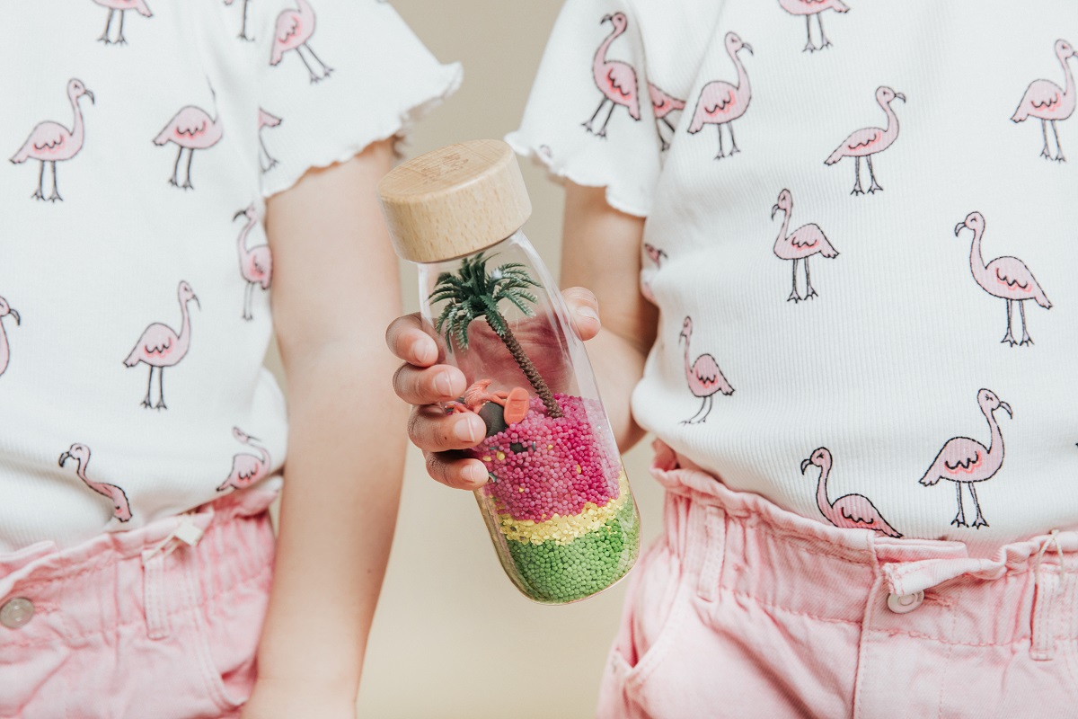 Für Mädchen ist die Petit Boum Spy Bottle eine großartige Einführung in den tropischen Flamingo