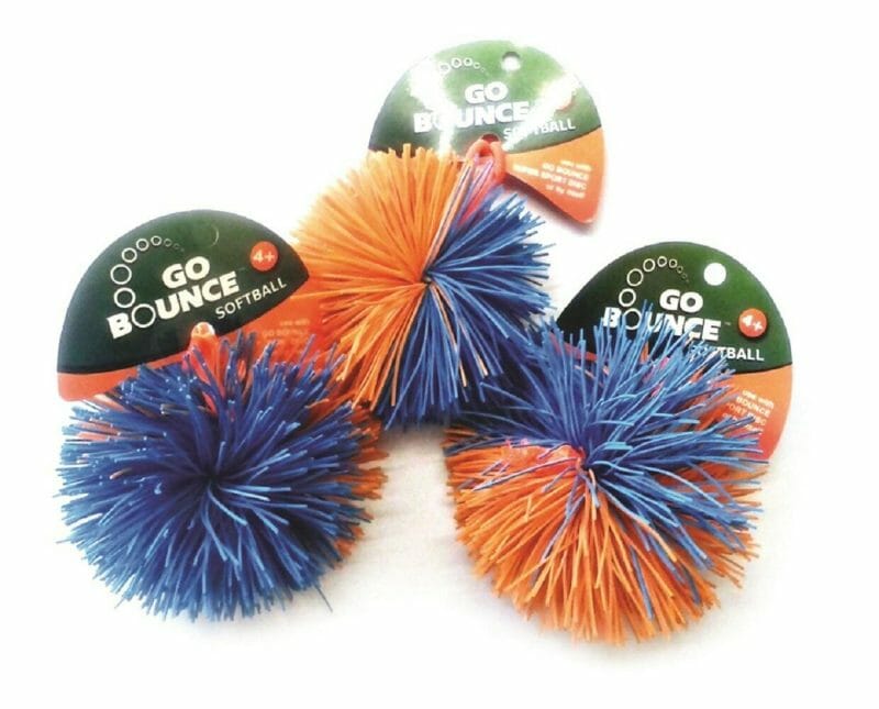 Koosh Ball ist ein weicher Ball aus Gummischnüren. Ideal zum Üben des Fangens und Werfens und zum Verwenden als Stressball.