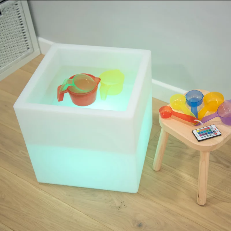 Sensory Mood Play Cube eignet sich als Spieltisch für Wasser und unordentliches Spielen