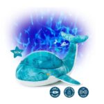 Cloud B Projektor Whale verzaubert das Zimmer Ihres Kindes und trägt zu einem sicheren, entspannten Gefühl vor dem Schlafengehen bei