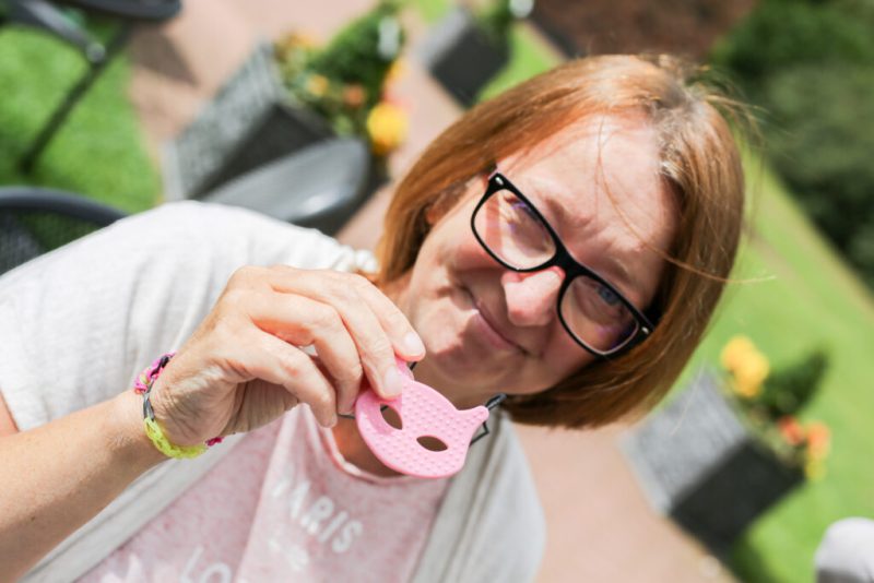 Kauen kann zu einer besseren kognitiven Gesundheit beitragen. Regelmäßiges Kauen, insbesondere vor wichtigen Aufgaben, kann dazu beitragen, Ihr Gehirn scharf und gesund zu halten.