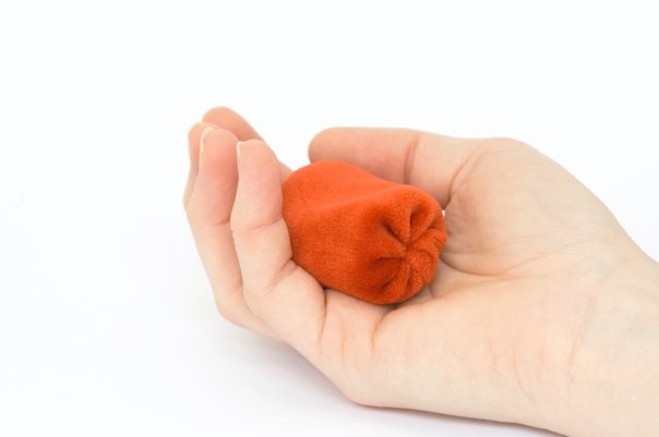 Der Mini-Stressball von Smakompisar fühlt sich weich und warm an und ist beruhigend beim Mitnehmen