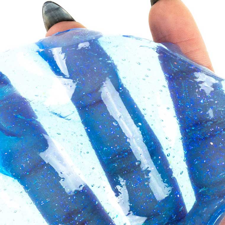 Entdecke Crazy Aarons Falling Water Thinking Putty, eine kristallklare Knetmasse, die wie fließendes Wasser schimmert. Perfekt zum Entstimulieren!