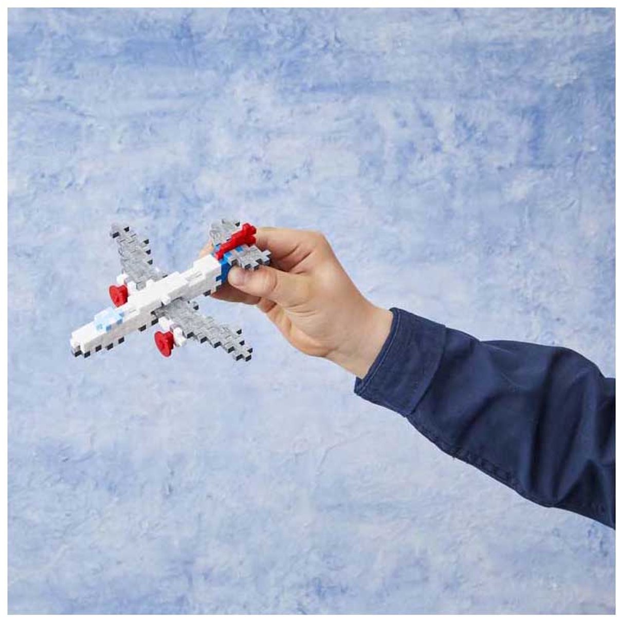 Plus-Plus Vliegtuig Tube – 100 bouwstenen in compacte tube met instructies voor het maken van een vliegtuig.