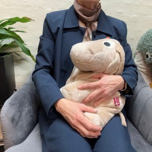 Das gewichtete Kuscheltier Rita von Oliz bietet Kindern mit 3 kg ein beruhigendes Gefühl