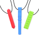 Set aus 3 Kauketten für Kinder. Unterstützt die Verarbeitung von Reizen, Konzentration und Selbstregulation. Erhältlich in verschiedenen Festigkeiten.  